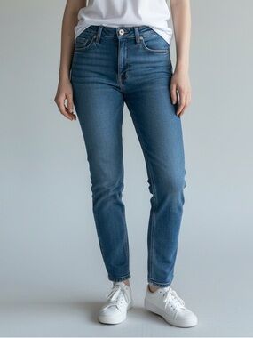 Madewell The Mom Jeans In A Medium Blue Wash Size 25